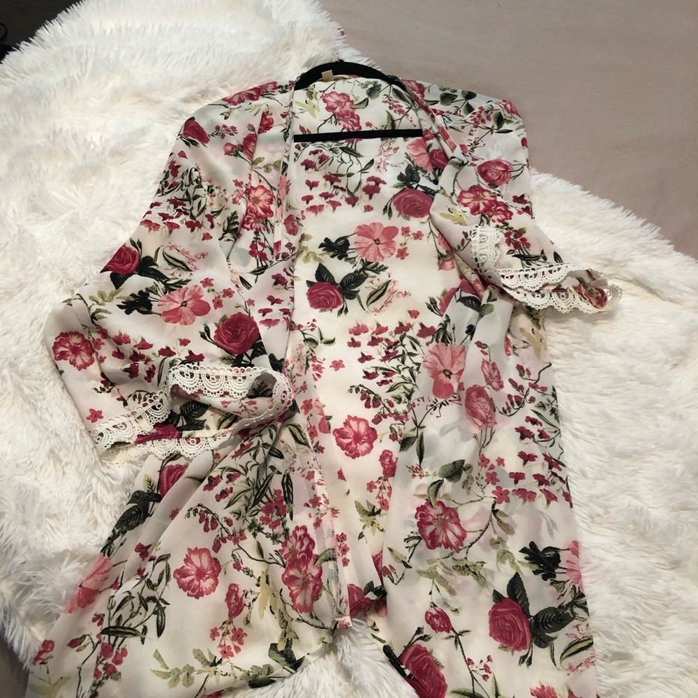 Beautiful floral shall/cover up